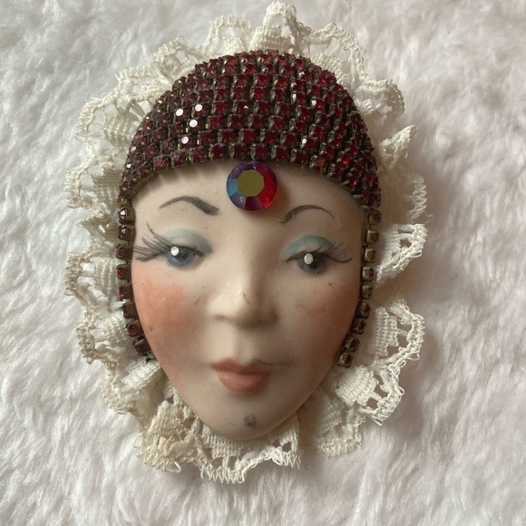 Vintage Porcelain Art Deco Inspired Flapper Girl Brooch - Picture 3 of 8